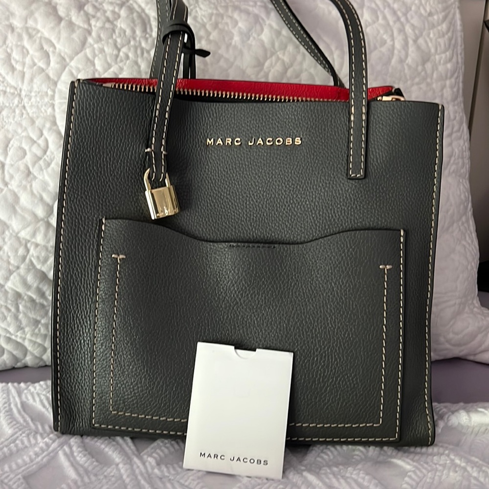 Marc Jacob’s T pocket grind medium bag